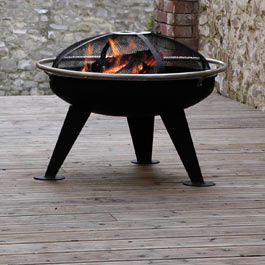 The Hotspot Urban 550 Firepit include a 3mm cast iron firebowl 20mm stainless steel safety ring arou
