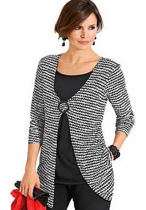 A soft flowing top in a trendy layered look featuring a houndstooth design with a contrasting insert and mock fastening. Top Features: Fashionable fit Slightly longer and rolled at the front Washable 95% Viscose, 5% Elastane (single jersey) Length ap