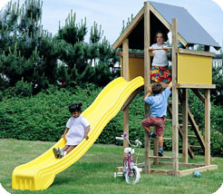 Houtland Clubhouse with Slide