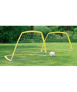 2 x Flexi goals with size 3 rubber ball and carry bag.Size (H)80, (W)160, (D)80cm.