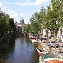 Enjoy a leisurely 90-minute cruise through beautiful Amsterdam. Accompanied by an English speaking g