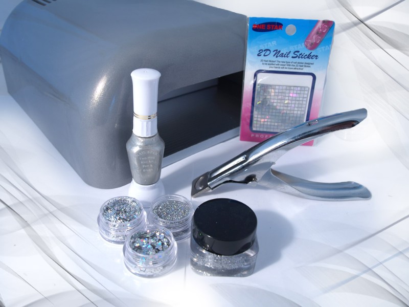 Shine Silver!!!  Kit contains :  Silver Uv Lamp 36w Silver Glitter Gel Silver Flitter Silver Glitter