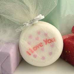 A luxury champagne scented bath bomb with 