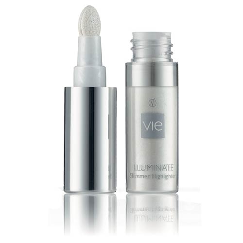 Use this delicate powder highlighter alone for a pretty shimmer highlight the arch of the brow or us