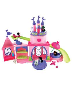Take your Puppies and Kitties for a grand day out at the Palace. Playset comes with a super slide, r