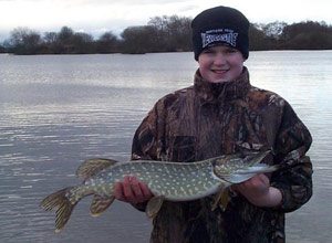 Unbranded Introduction to Coarse fishing (for four)