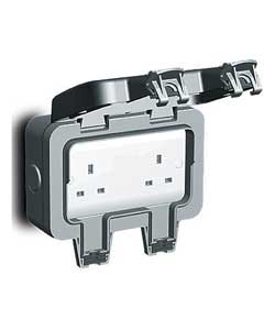 2 sockets.Child resistant.13 amp. Manufacturers 2 year guarantee.