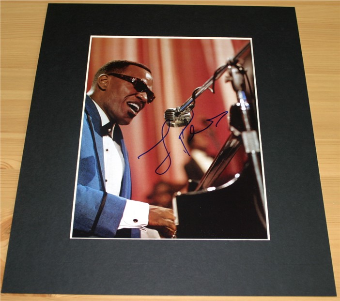 JAMIE FOXX SIGNED RAY PHOTO - MOUNTED 14 x 12