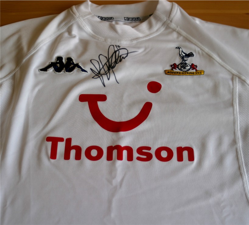 Signed in black pen by the Spurs and England striker. Size = medium. COA - 0420000633