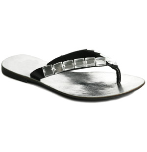 Gorgeous and versatile, this toe post leather flip flop will take you from the beach to a summer nig