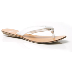 A classic toe post leather flip flop, the Jofty sandal is a must have item in any summer wardrobe. L