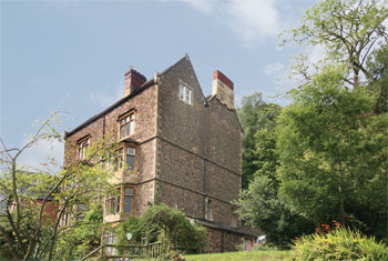 Unbranded Kinnersley House