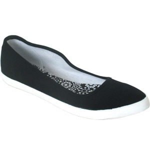 Canvas pump with almond toe. The Kueen flat shoe has a black coloured fabric vamp and a monchrome fl