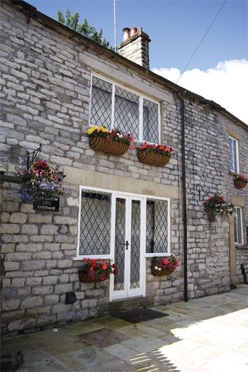 Unbranded Laburnum Cottage