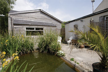 Unbranded Lakewell Barn