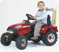 Large Case tractor with freewheel steering, pedals, front and rear hitch. Length 60`` (150cm)