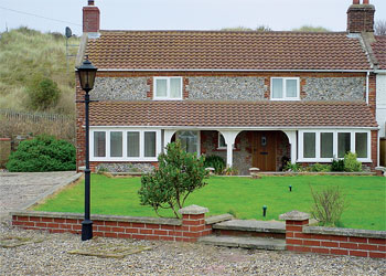 Unbranded Lark Cottage