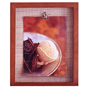 Wooden photo frame in rubberwood with a chocolate