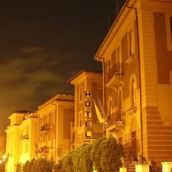 Leonardi Hotel Daniela is perfectly located in the centre of Rome, within metres of links to the pub
