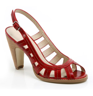 Peep toe leather sandal with cut out detail. The stunning Lesculpt shoe features buckled detail on s