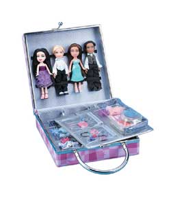 Holds 8 Lil Bratz dolls and includes removable pag