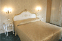 Delightful Venetian inn offering 5 cosy rooms in typical Venetian dcor. This is a small residence o