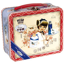 Be a lunchroom star with this unique and classic tin lunchbox complete with lavish graphics and fanc
