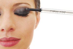 Unbranded Make-Up Lesson with Cosmetics