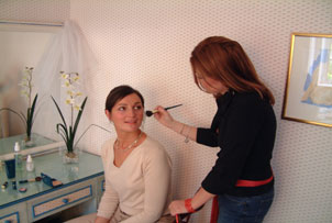 Unbranded Make-Up Lesson