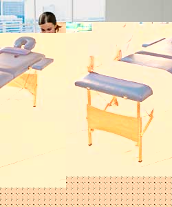 Portable massage couch with detachable face cushion and carry case.Pass the fire retardant test. Adj