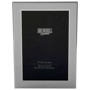This wonderful matt and shiny silver photo frame is a lovely gift for yourself or for any occasion.T