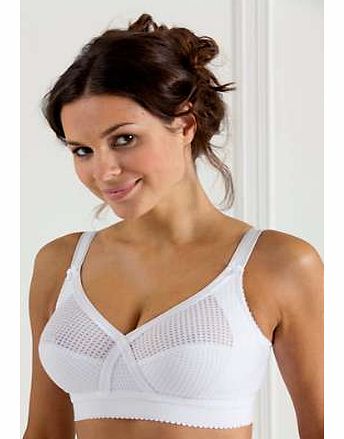 Sporty cross-over soft cup bra with side support, cotton lined under cups and a wide band at the lower edge. With adjustable stretch straps, the back in comfortable elastane, with hook and eye fastening. Miss Mary of Sweden Bra Features: Washable 55%
