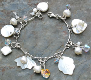 The beautiful multi charms bracelet No4 includes s