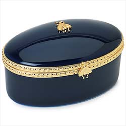 Another wonderful box for your collection, bearing