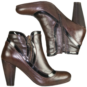 A fashionable low ankle boot from Jones Bootmaker. Features stylish patent trim, faux zip to outer s