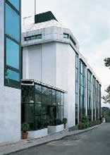The NH Las Rozas Aparthotel is situated within its own gardens in one of Madrids business districts,