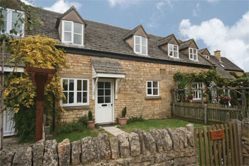 Unbranded Noel Cottage