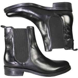An ankle boot from Jones Bootmaker. With Chelsea boot style elastic side panels, Almond shaped toe a