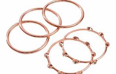 A versatile pack of 5 bangles in trendy rose gold tone with peach coloured stones. Can be worn all Together for ultimate impact or separately. Bangles Features: Pack of 5 3 x plain, 2 x with stones