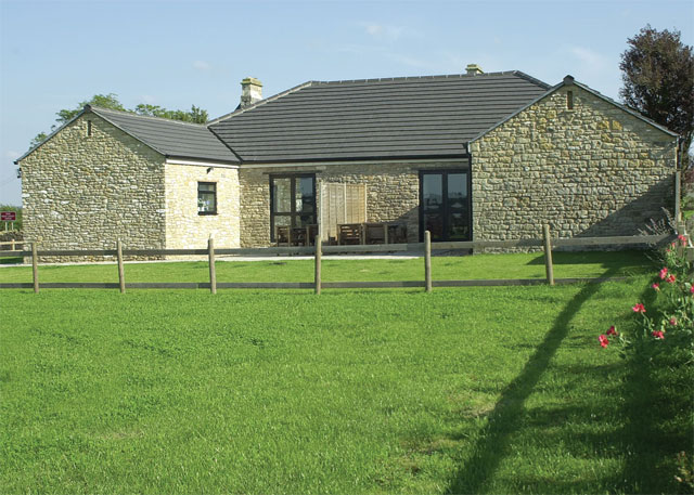 Unbranded Partridge Cottage