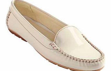 Everyone needs a pair of moccasins, so why not treat yourself to these trendy patent shoes.Moccasins Features: Upper: Other materials Lining, sock: Leather Sole: Other materials This item is part of our exclusive Spring 2015 range, due to launch in J