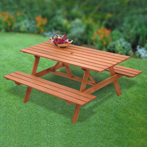 This traditional picnic bench is ideal for any garden as a simple garden living solution.           