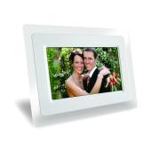 Subtle and fuss-free design easily blends into most surroundings. Display your favourite photos in v