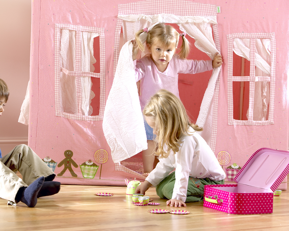 Hours of role-play guaranteed with these wonderfully embroidered play tents. Matching our Cupcake, T