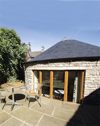 Unbranded Poppys Footprint