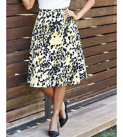 In a fashionable spot print, this flounce skirt has the unmistakable charm of the 1950s. With concealed side zip fastening and fully lined for extra bounce! Skirt Features: Washable 100% Cotton Lining: 100% Polyester Length approx. 64 cm (25 ins) Thi