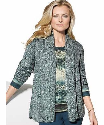 Sleeveless top in a contemporary material mix of jersey, with stylish print and mottled knitted detail. With silver coloured metal sequins on the rounded neckline for added detail. Top Features: Flattering fit Sleeveless Round neck Delicate wash max.