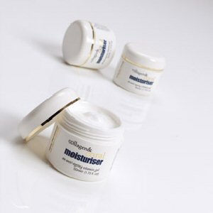 Proto-Col Collagen & Coral Daily Moisturiser is a plant-based anti-ageing vitamin gel. This unique