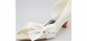 Embellishment : Bow Heel Height（cm） : 3 Heel Type : Chunky Heel Low Heel Occasion : Evening Party Party Wedding Ceremony Shoes Style : Pumps Show Color : Ivory Season : Autumn Spring Summer Size : 34 35 36 37 38 39 40 41 42 43 44 Lining Material 