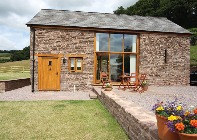 Unbranded Quarry Hill Barn